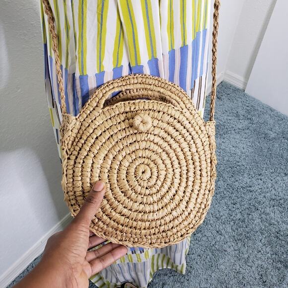 Cute Rattan Straw Crossbody Bag - Perfect for Summer! - Picture 3 of 5